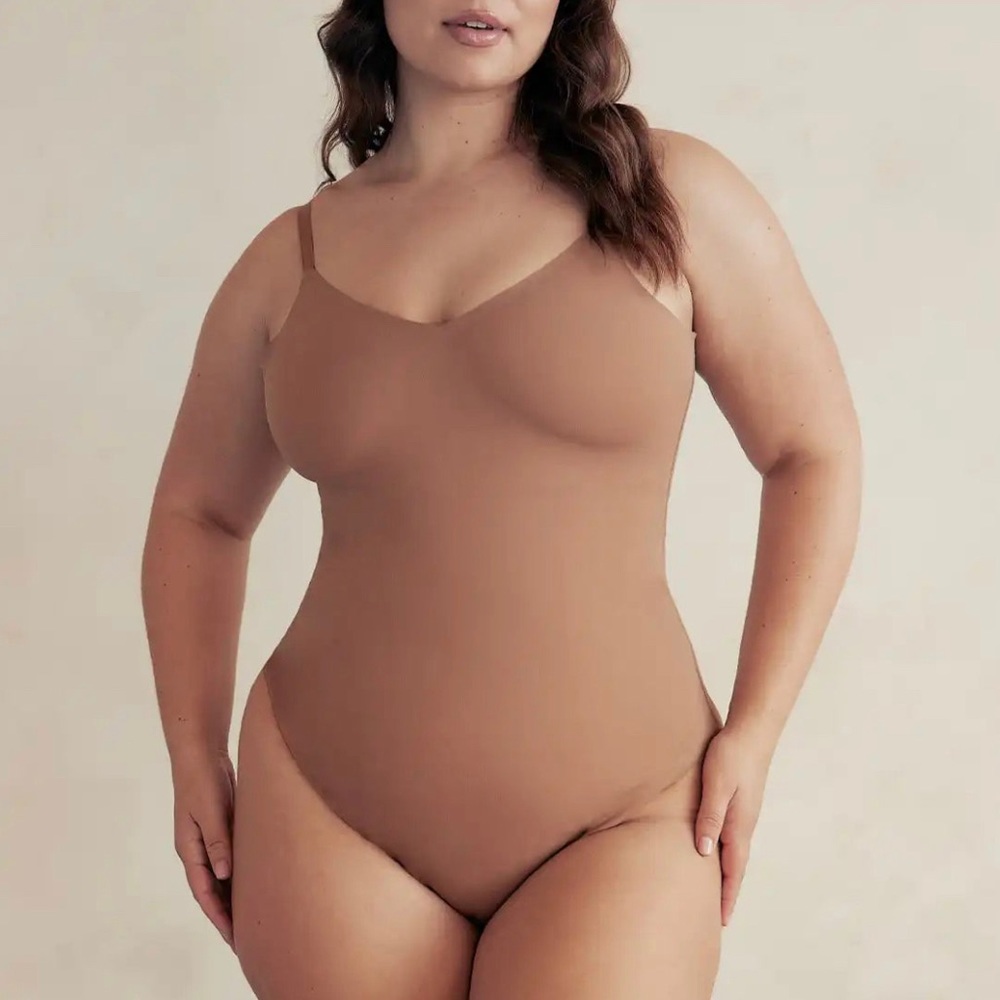 Pinsy V Neck Hourglass Shapewear Bodysuit